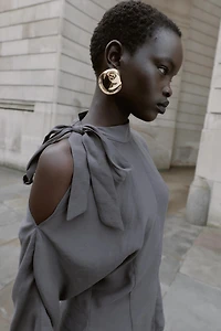 BLOUSE OUVERTURE ÉPAULE ET NŒUD