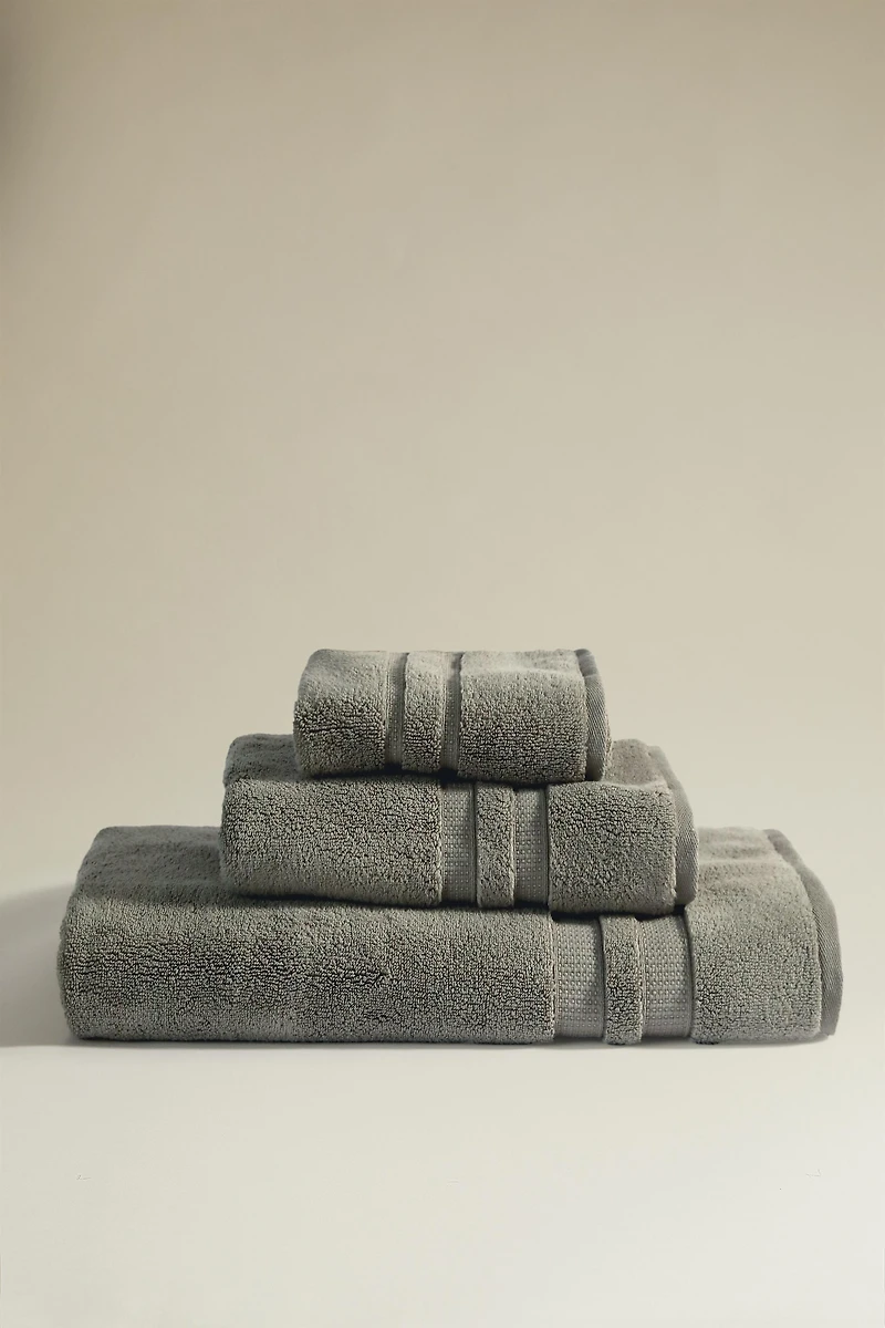 EXTRA SOFT DOUBLE BORDER BATH TOWEL