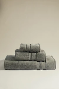 EXTRA SOFT DOUBLE BORDER BATH TOWEL