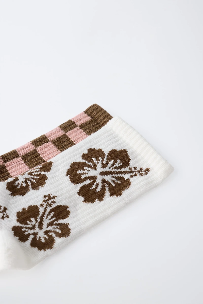 TWO-PACK OF HIBISCUS AND CHECKERED MID-CALF SOCKS