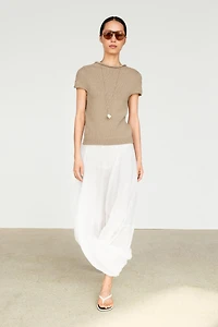 Pull en maille à manches courtes et col roulotté