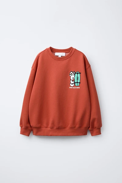 RAISED PRINT SWEATSHIRT