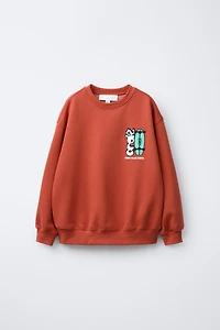 RAISED PRINT SWEATSHIRT