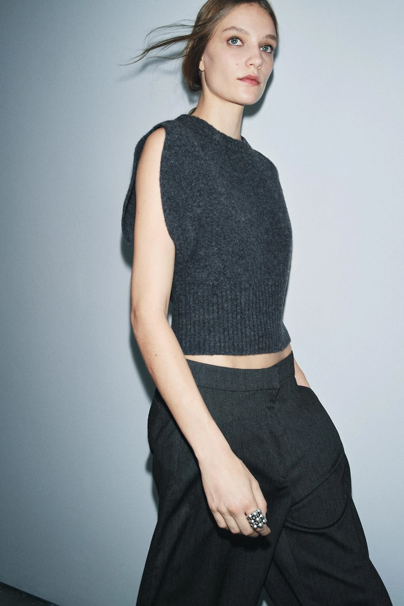 100% WOOL SLEEVELESS VEST