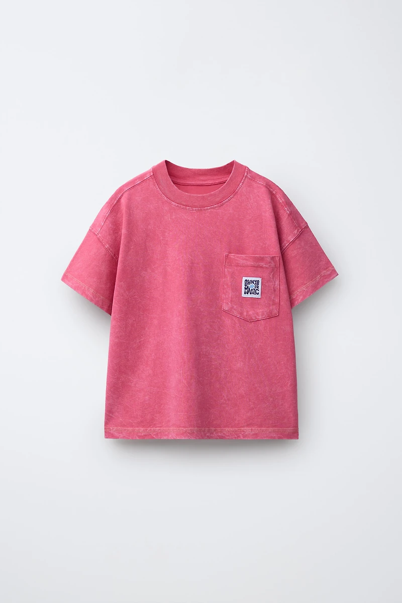 T-SHIRT EN MOLLETON IMPRIMÉ AVEC POCHE EFFET DÉLAVÉ