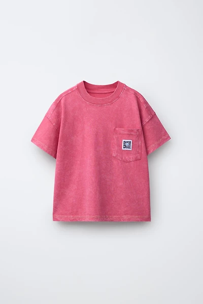 T-SHIRT EN MOLLETON IMPRIMÉ AVEC POCHE EFFET DÉLAVÉ