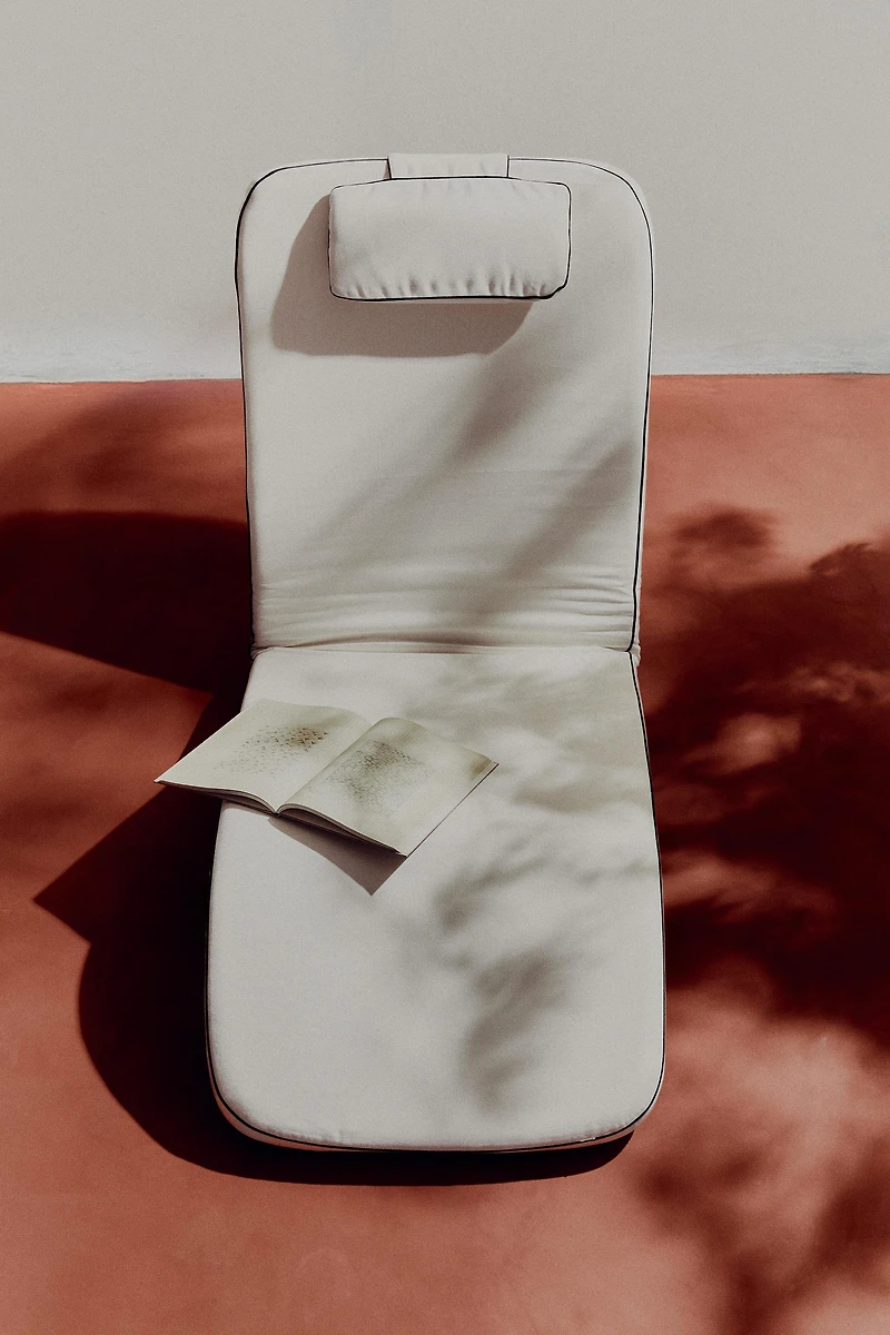 RECLINING OUTDOOR FLOOR LOUNGER