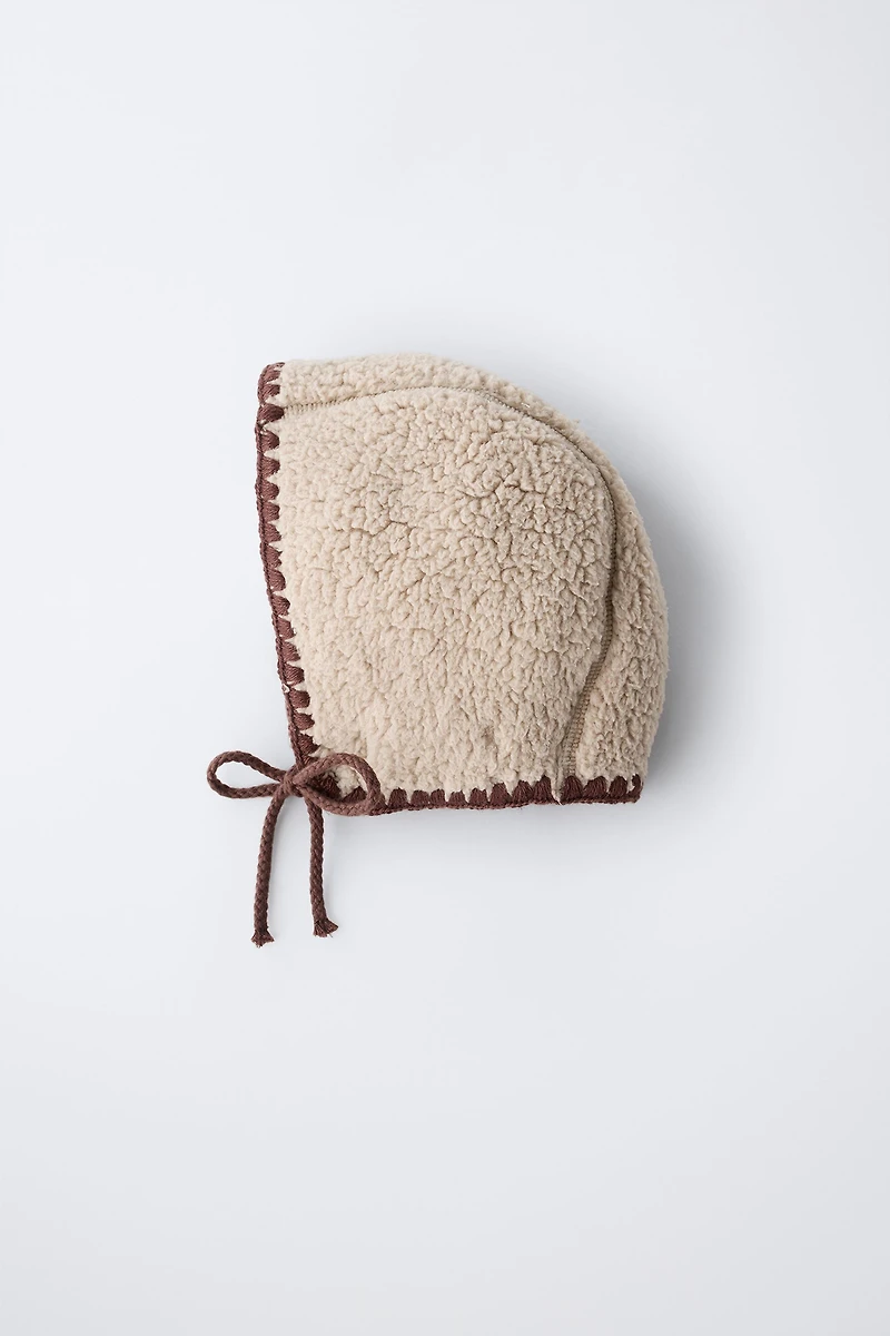 SHEARLING BONNET WITH CONTRAST PIPING