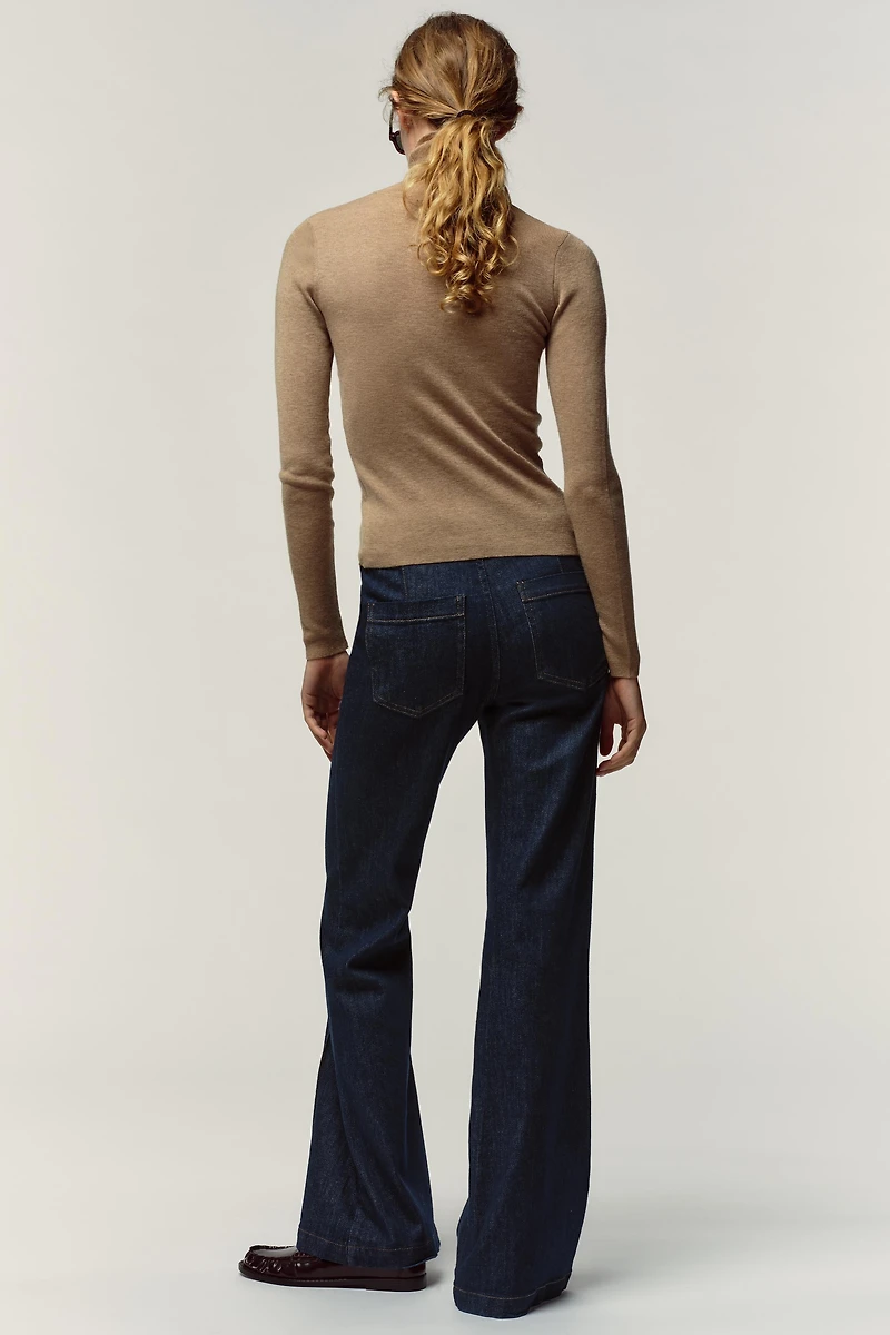 PULL AVEC LAINE À COL MONTANT