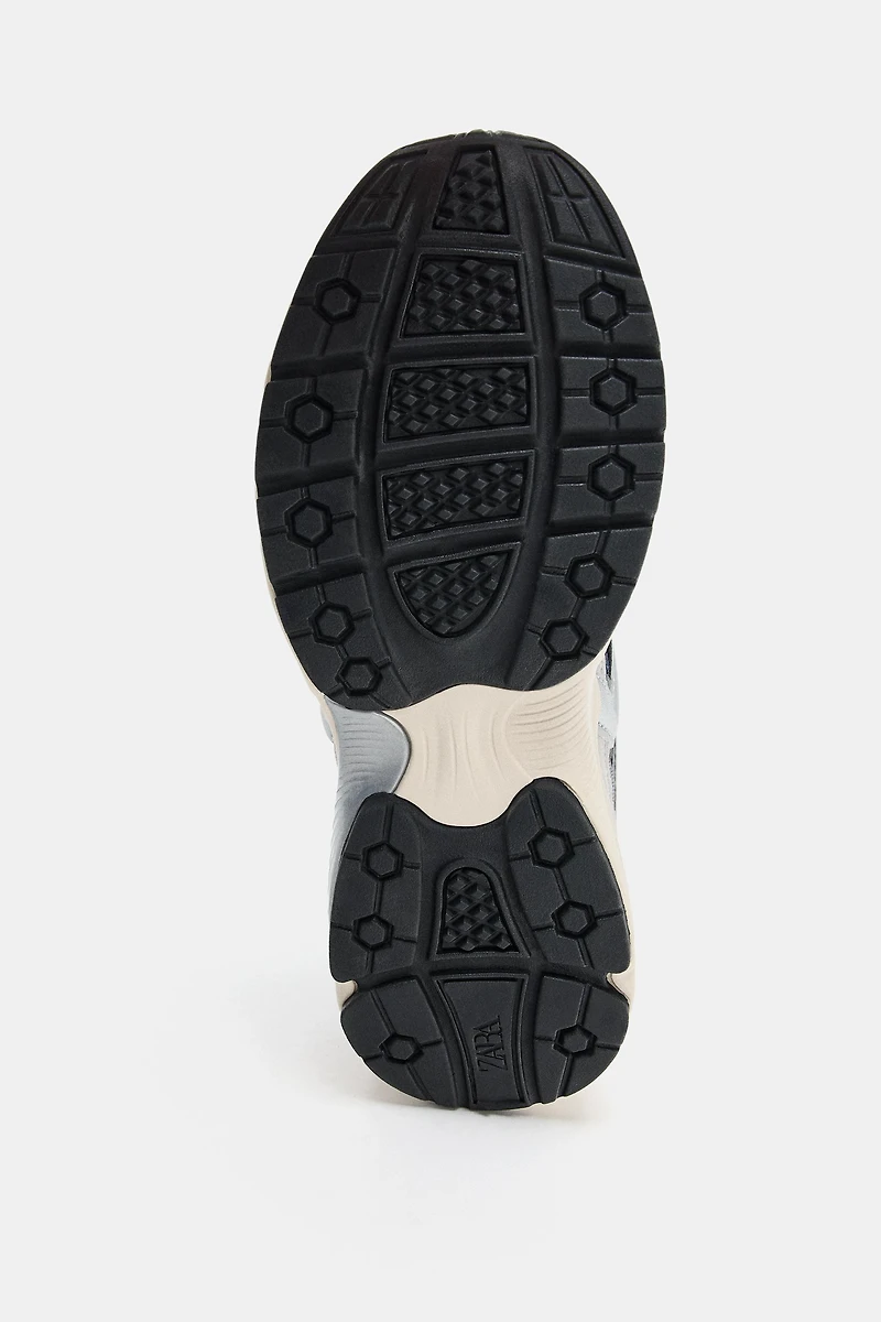 ATHLETIC SNEAKERS WITH PULL TAB
