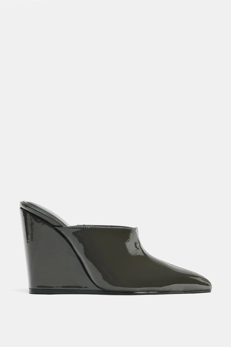 PATENT WEDGE HEELS