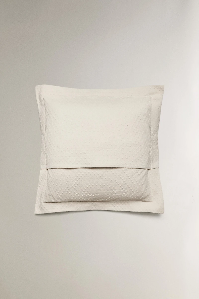 THROW PILLOW COVER WITH POLKA DOT DESIGN