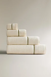BATH TOWEL WITH EMBROIDERED SCALLOP
