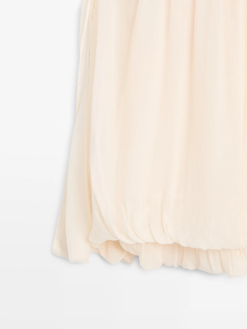 Voluminous flowing blouse