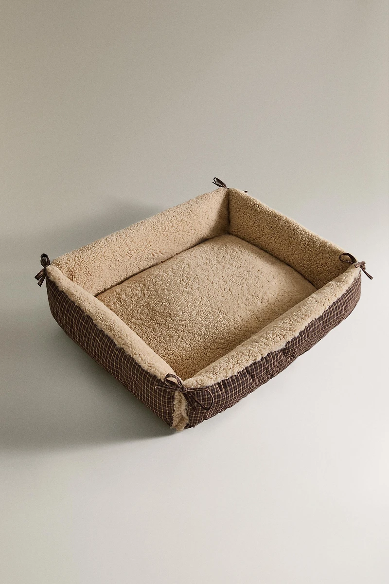 CHECK PET BED