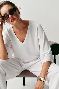 PULL EN MAILLE FLUIDE À COL V