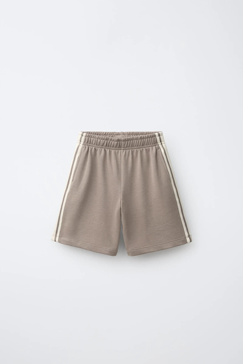KNIT T-SHIRT AND BERMUDA SHORTS SET WITH SIDE STRIPES