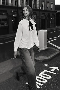 CONTRAST TIE RUFFLE BLOUSE