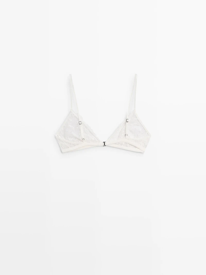 Lace bralette with scalloped details