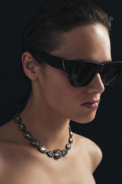 COLLIER MÉTALLIQUE AVEC BIJOUX