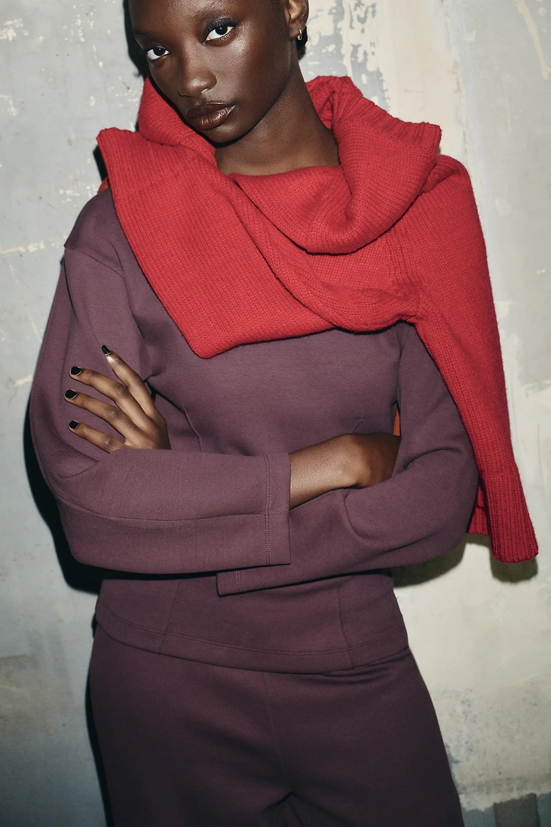 INTERLOCK JUMPER WITH DARTS