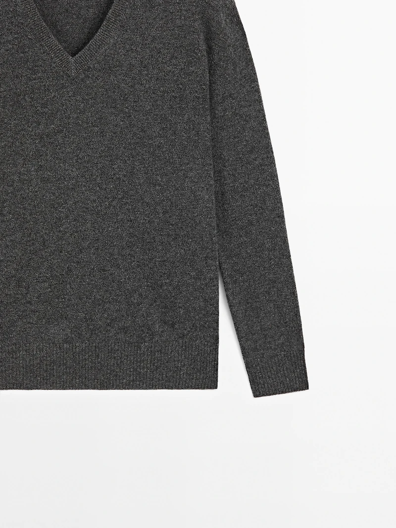 Knit 100% cashmere V-neck sweater