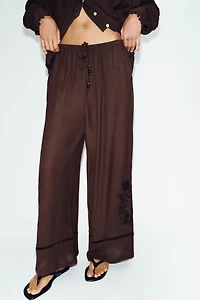 WIDE-LEG PANTS WITH LACE EMBROIDERY