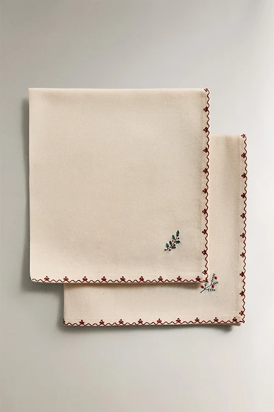 SET OF EMBROIDERED FLORAL CHRISTMAS NAPKINS (SET OF 2)