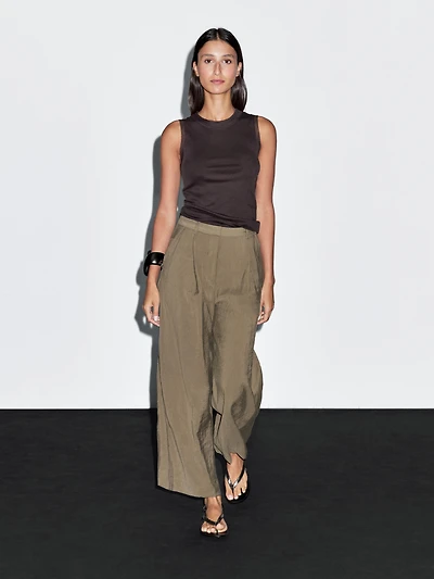 Wide-leg cropped trousers with darts