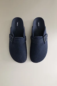 FELT BUCKLED CLOG SLIPPERS