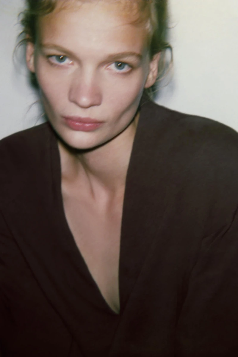 RUSTIC V-NECK T-SHIRT