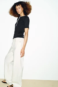 CONTRAST TRIM T-SHIRT