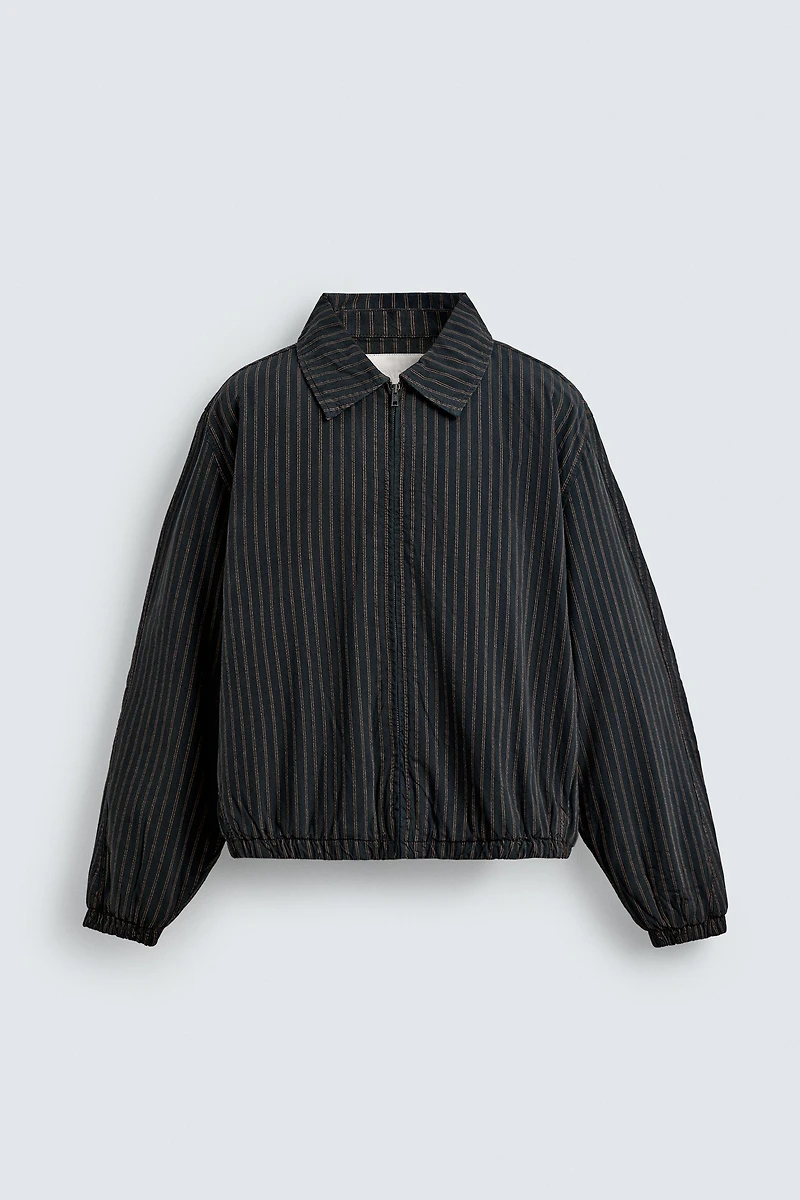 VESTE COURTE AJUSTÉE À RAYURES