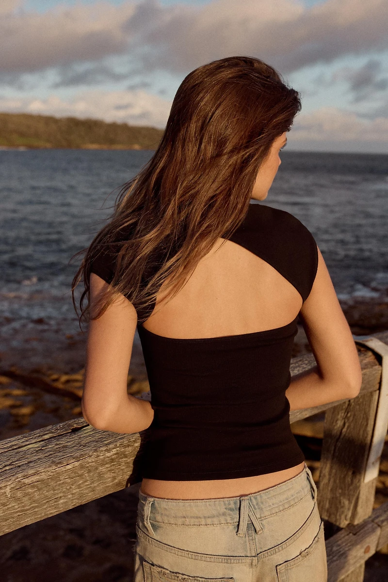 BACK OPENING TOP