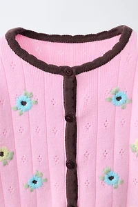 EMBROIDERED FLORAL CONTRAST KNIT TOP
