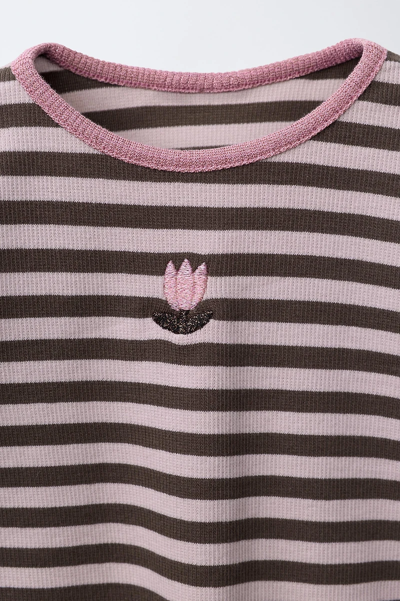 T-SHIRT À RAYURES BRILLANTES BRODÉ