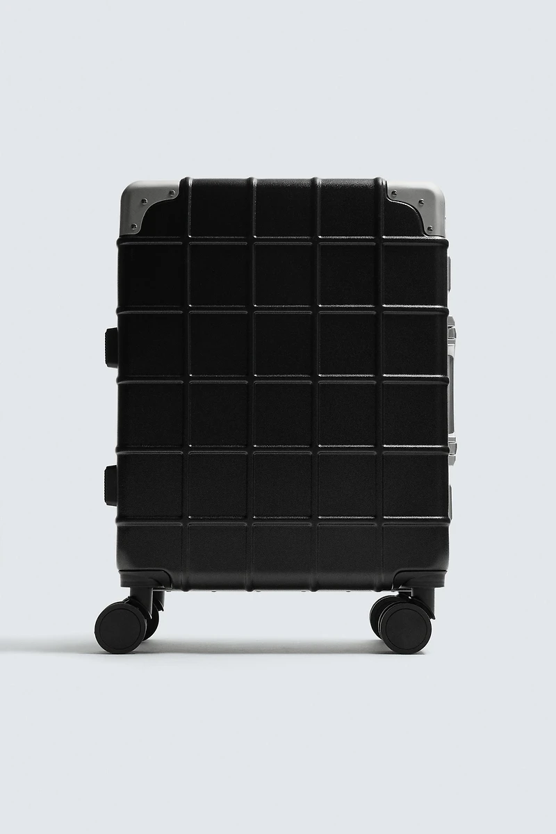 TRAVEL SUITCASE