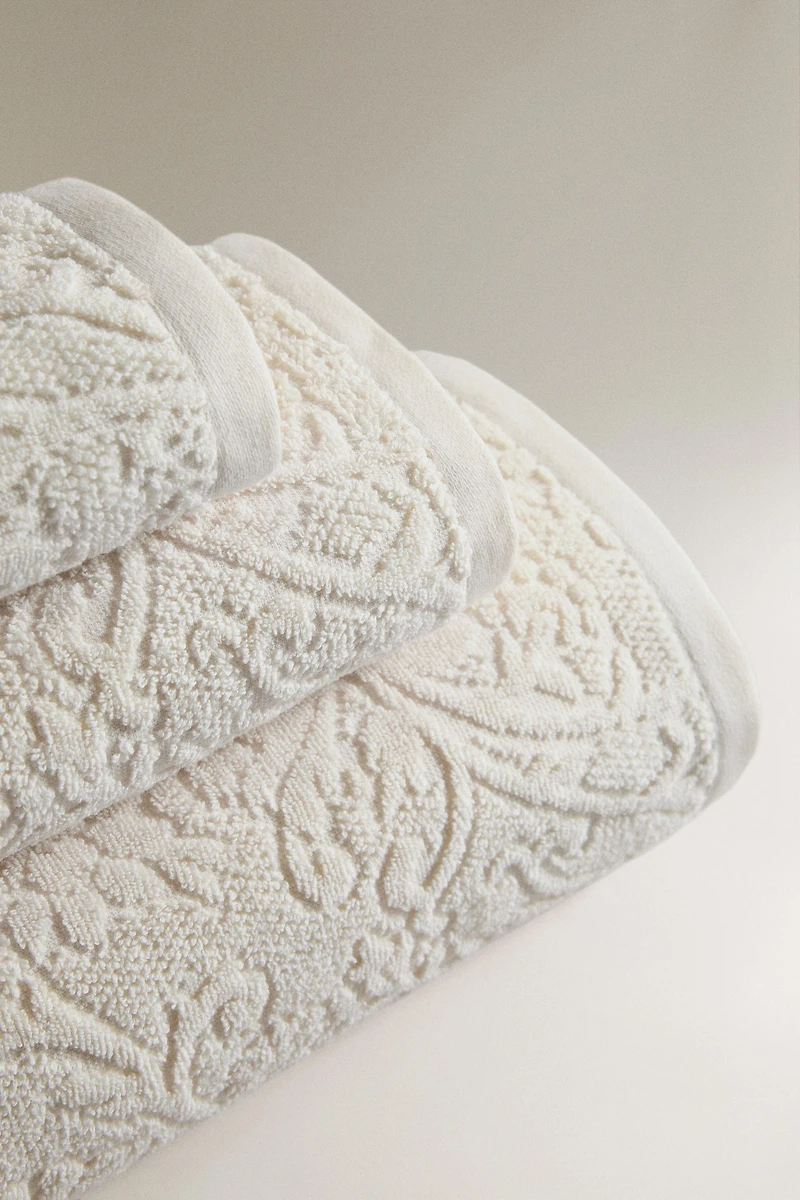 FLORAL JACQUARD BATH TOWEL