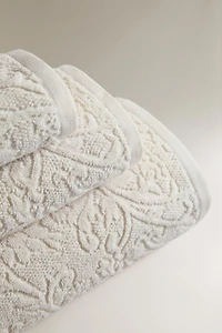 FLORAL JACQUARD BATH TOWEL