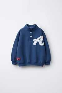 LETTER PATCH SWEATSHIRT