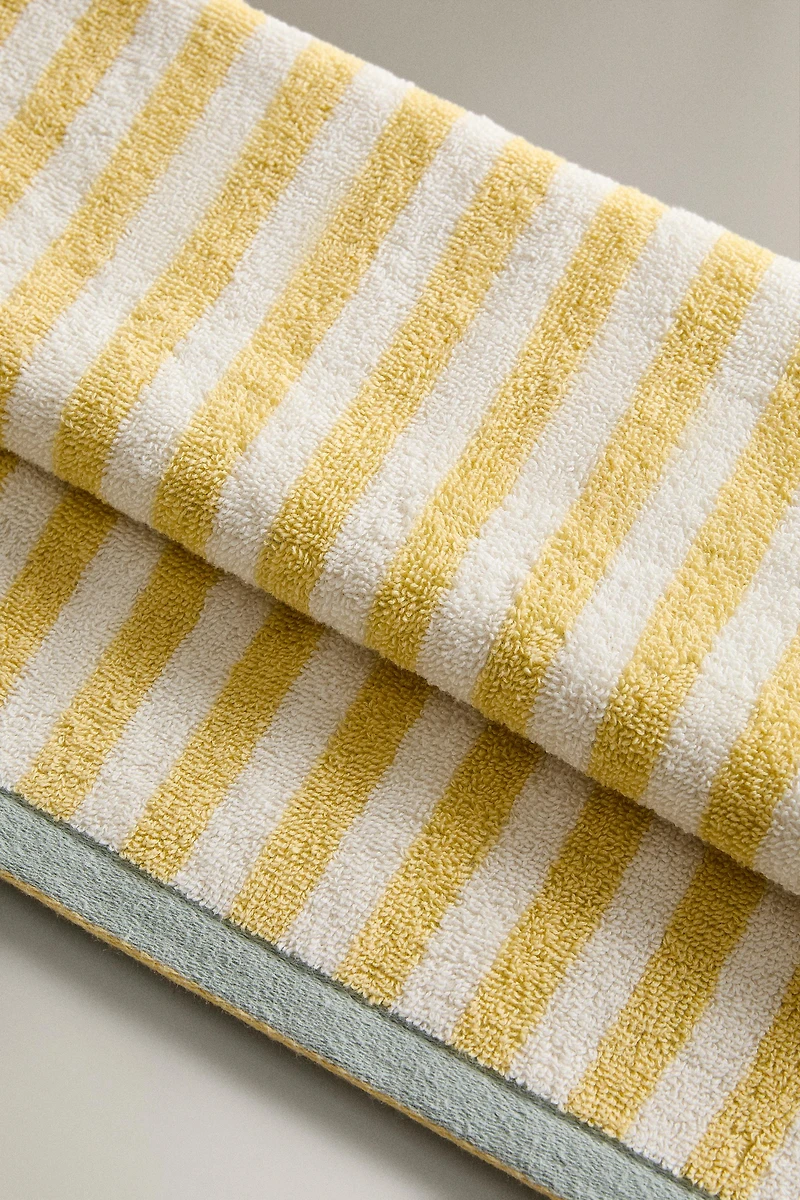 REVERSIBLE STRIPED BATH TOWEL