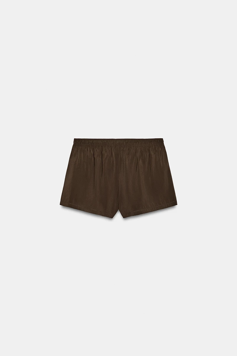 FLOWY SHORTS WITH BUTTONS