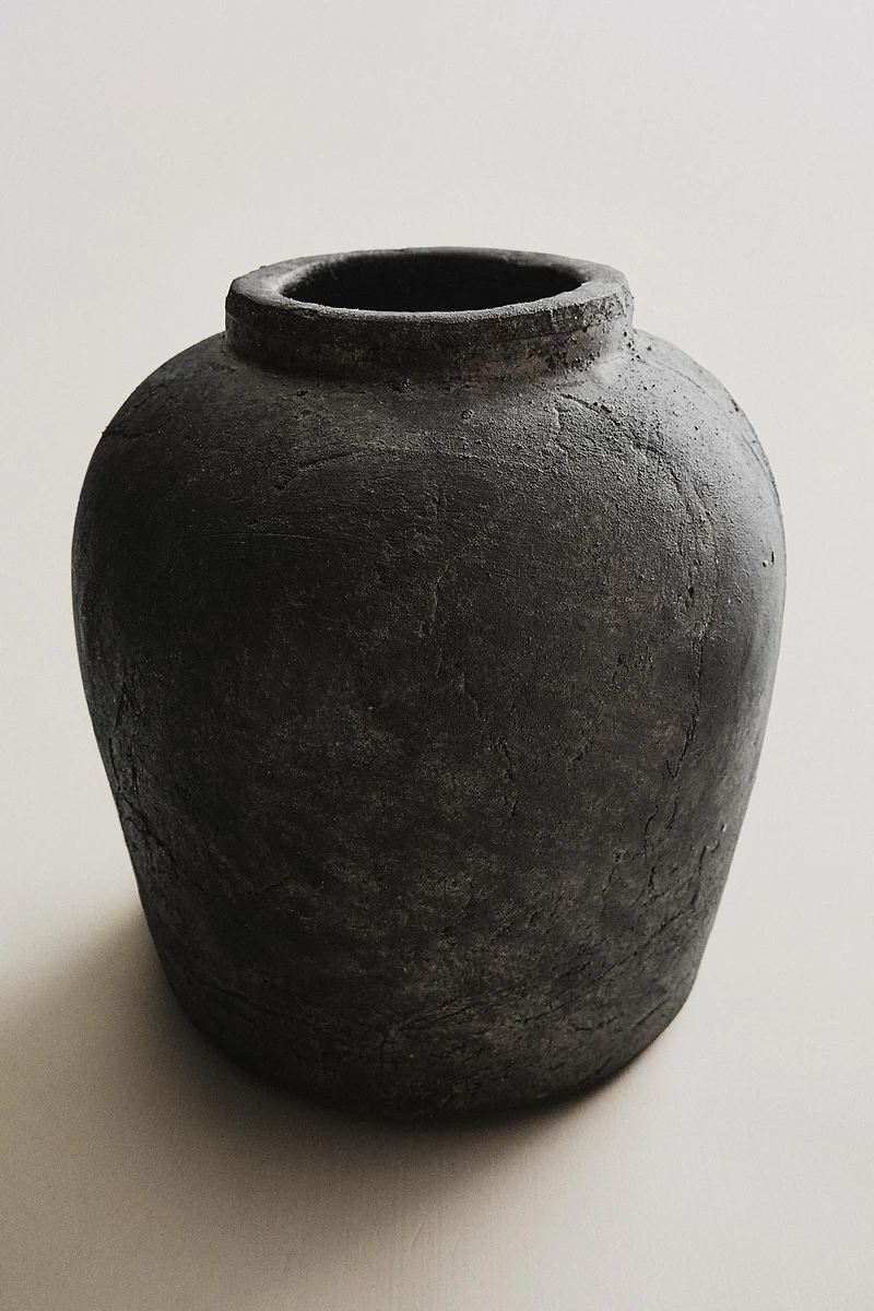 DISTRESSED TEXTURE CERAMIC VASE