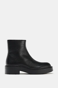 WATER REPELLENT FLAT LEATHER ANKLE BOOTS