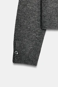 PULL EN MAILLE DOUX À BOUTONS