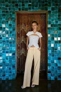 BOW CUT-OUT TOP