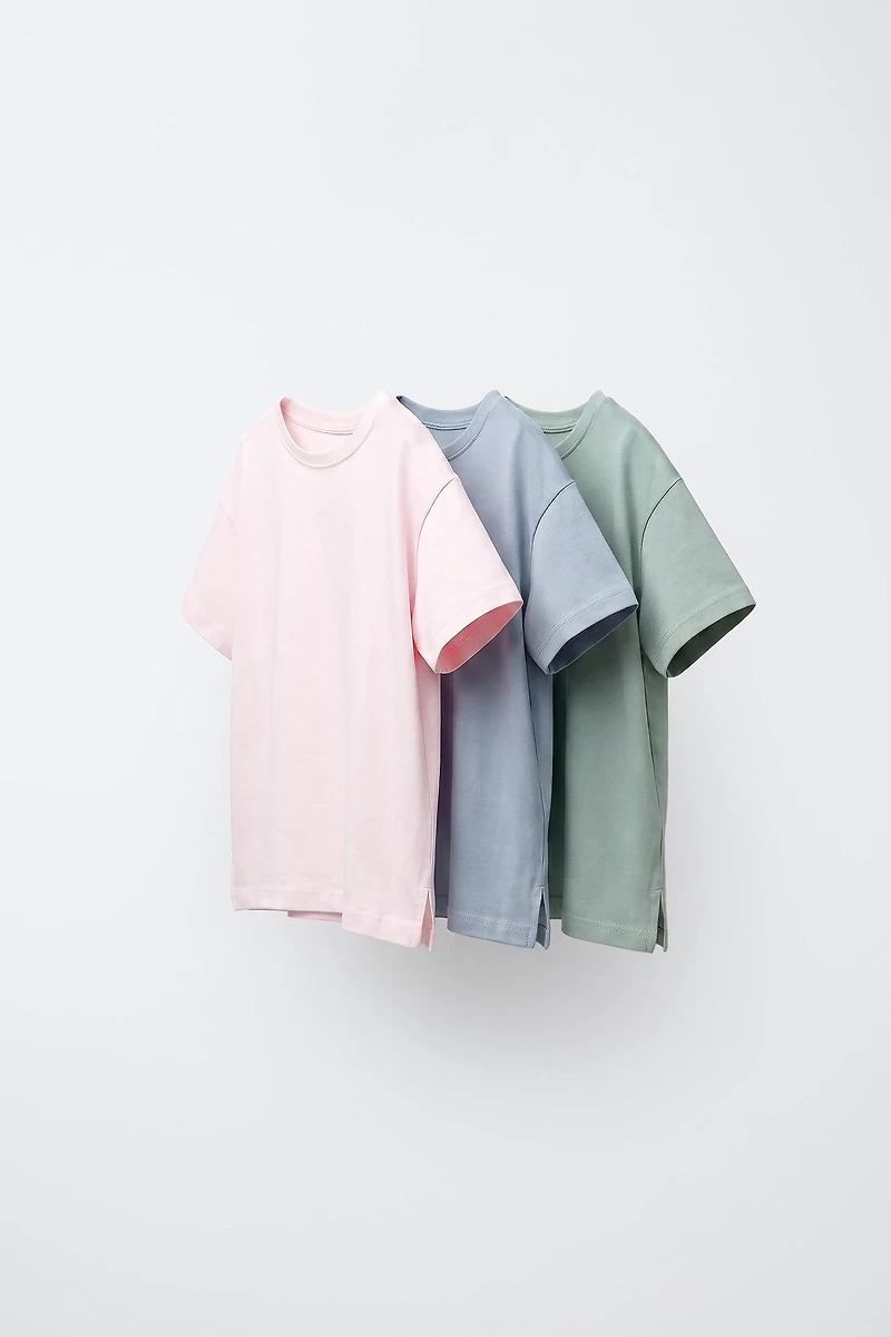LOT DE TROIS HAUTS UNIS