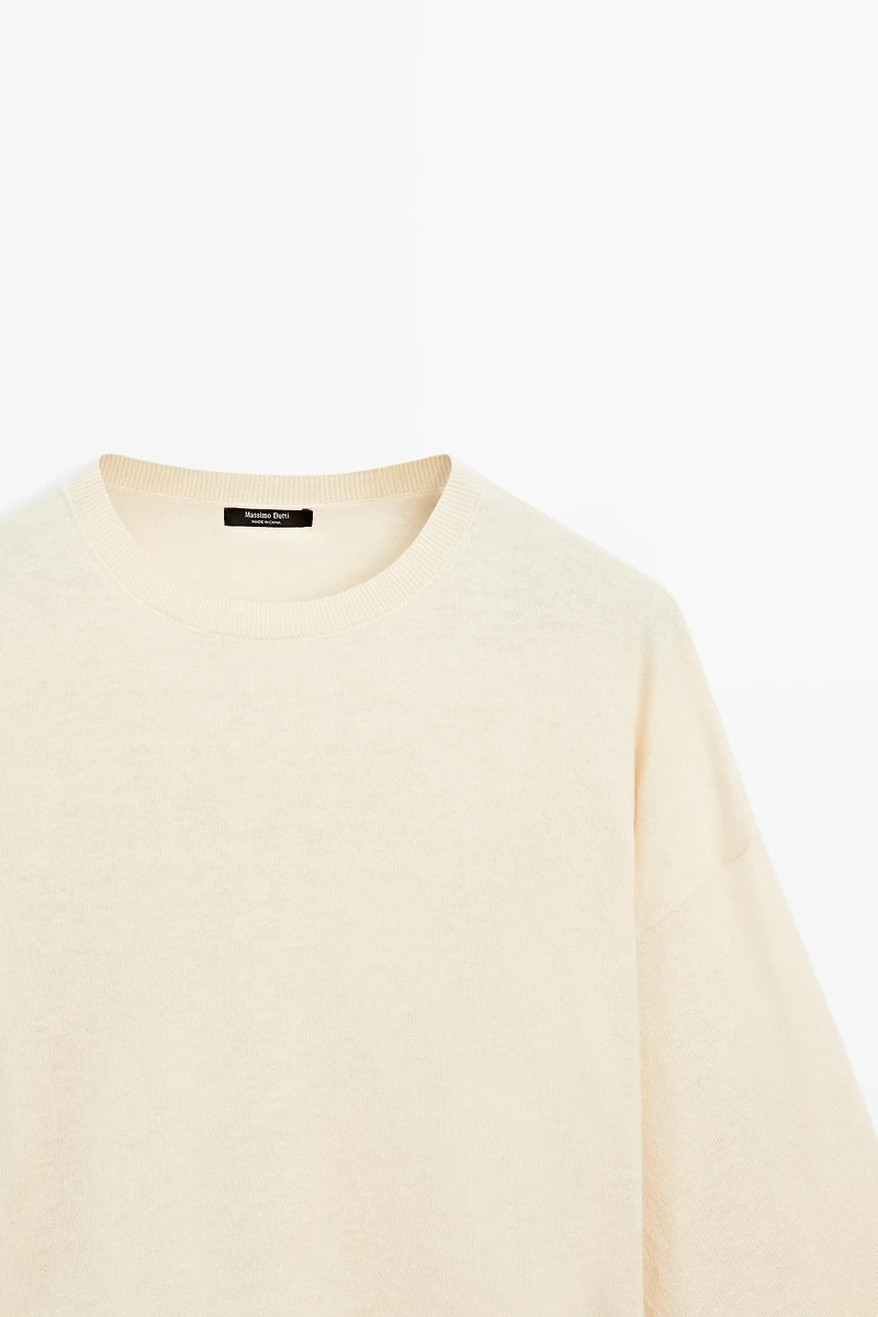 Round neck knit sweater