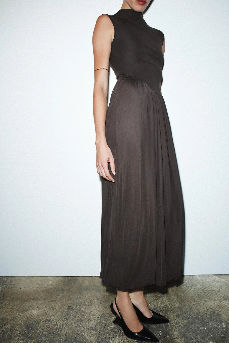ROBE LONGUE AVEC TULLE