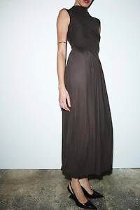 ROBE LONGUE AVEC TULLE